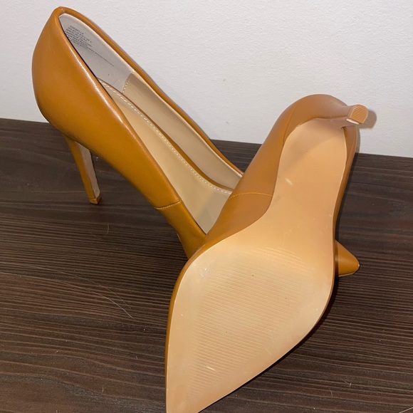 Camel Leather Pumps - Picture 3 of 4